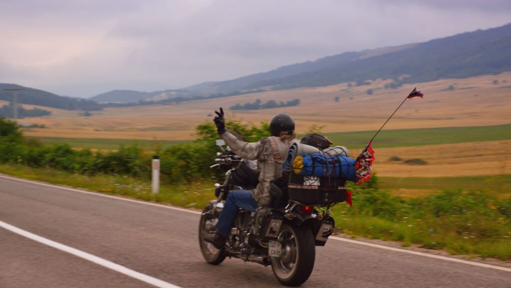 good riding posture includes keeping the right wrist flat.