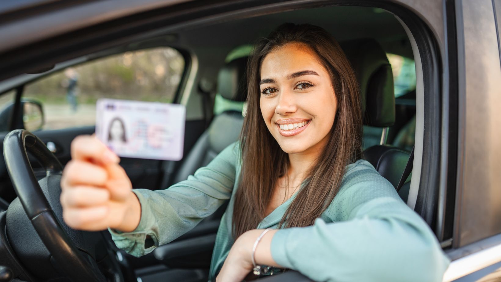 an individual can legally have both a texas driver license and a texas id card? *